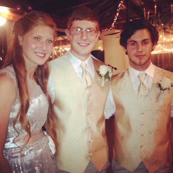 Hello!! 🙋🏻‍♀️ Thanks for stopping by🛍 - Picture 3 of 8